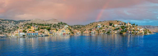 Vista Isla Symi Desde Grecia Con Coloridas Mansiones Neoclásicas Que — Foto de Stock