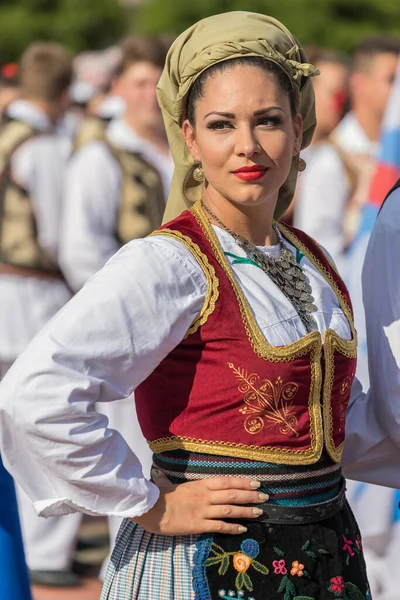 Romania Timisoara Липня 2022 Молода Дівчина Сербії Традиційному Одязі Представлена — стокове фото