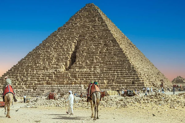 Giza Necropolis Egypten April 2022 Bedouin Män Klädda Traditionella Kläder — Stockfoto