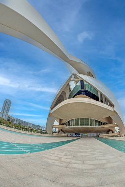 VALENCIA, İspanya - 29 Mart 2022: Palau de les Arts Reina Sofa mimarlar Santiago Calatrava ve Felix Candela tarafından tasarlanmıştır. İnşaat 1996-2009.