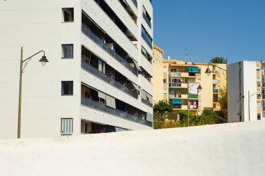 Estepona 'nın merkezinde bir Plaza, Costa del Sol, İspanya. 