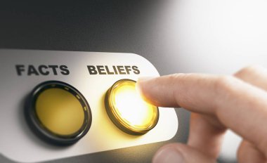 Bilişsel psikolojik bir deney sırasında inançları ve gerçeklerle bütünleşen bir düğmeye parmak basmak. Bir el fotoğrafçılığı ile üç boyutlu arkaplan arasındaki birleşik resim.