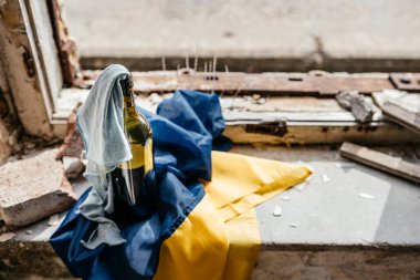 Molotof kokteyli ve Ukrayna Savaşı Durdurma Sembolleri