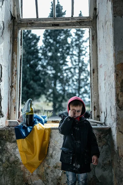 Little Boy in a Ruined House War in Ukraine Ukrainian flag — Stock Photo, Image