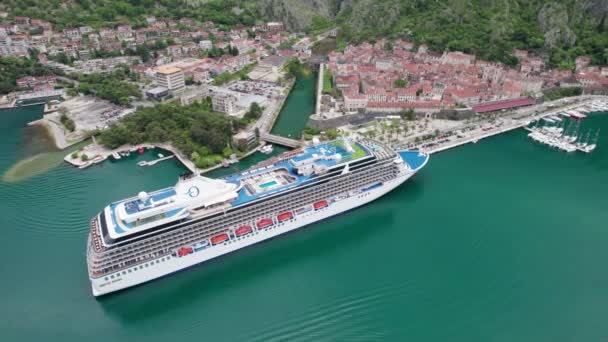 Montenegro Kotor old town and cruise liner aerial photography — стоковое видео