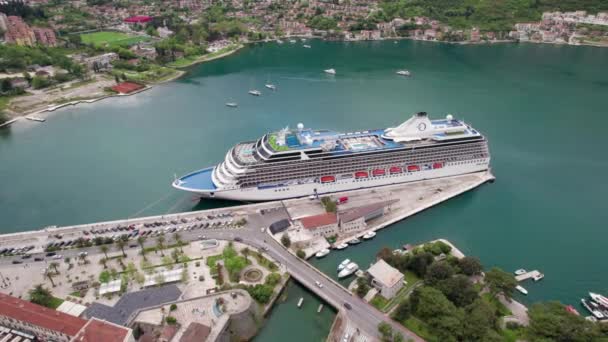 Montenegro Kotor old town and cruise liner aerial photography — стоковое видео