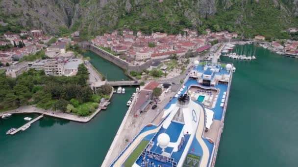 Montenegro Kotor old town and cruise liner aerial photography — Stock video