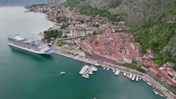 Montenegro Kotor old town and cruise liner aerial photography — Stok video
