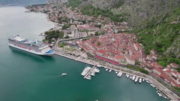 Montenegro Kotor cidade velha e cruzeiro forro fotos aéreas — Vídeo de Stock