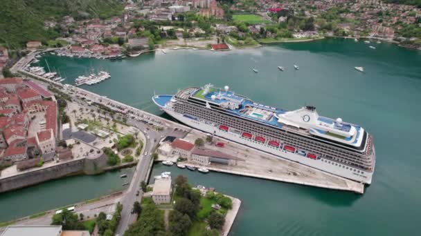 Montenegro Kotor old town and cruise liner aerial photography — стоковое видео