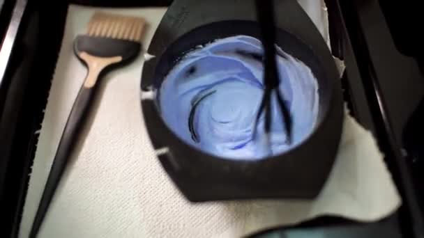 Stirring blue hair dye close up — Vídeo de Stock