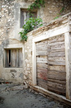 Hırvatistan terk edilmiş eski taş ev