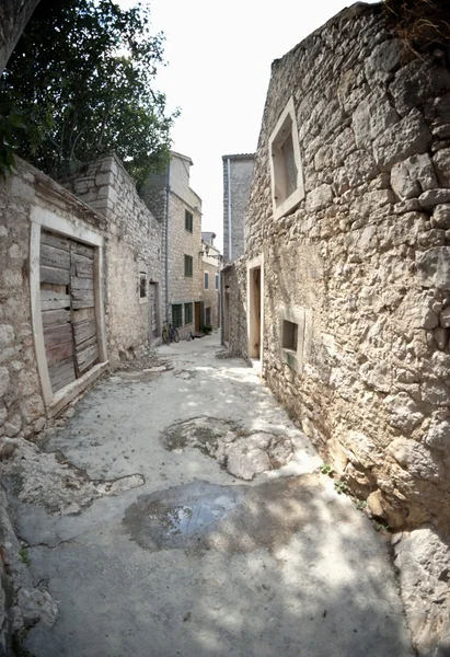 Stretta vecchia strada in pietra, Croazia — Foto Stock