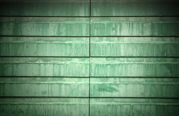 Bagnato verde metallo cancello texture sfondo — Foto Stock