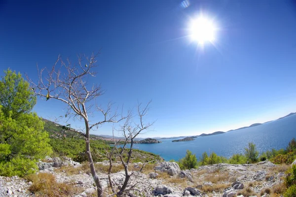 Paysage sec avec mer, îles et montagnes, Croatie Dalmatie — Photo