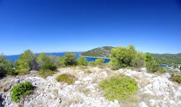 Paysage avec des montagnes rocheuses à la mer, Croatie Dalmatie — Photo
