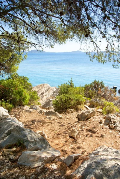 Costa rocosa del mar turquesa, Croacia Dalmacia — Foto de Stock