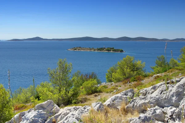 Θαλασσινό τοπίο με νησιά και βουνά, Δαλματία της Κροατίας — Φωτογραφία Αρχείου
