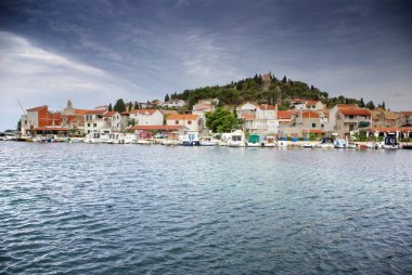 eski liman veya marina ve taş evler, Hırvatistan Dalmaçya