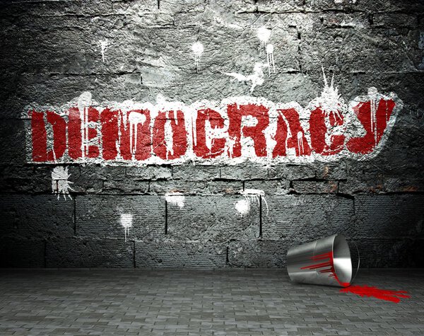 Граффити-стена с демократией, уличным фоном
