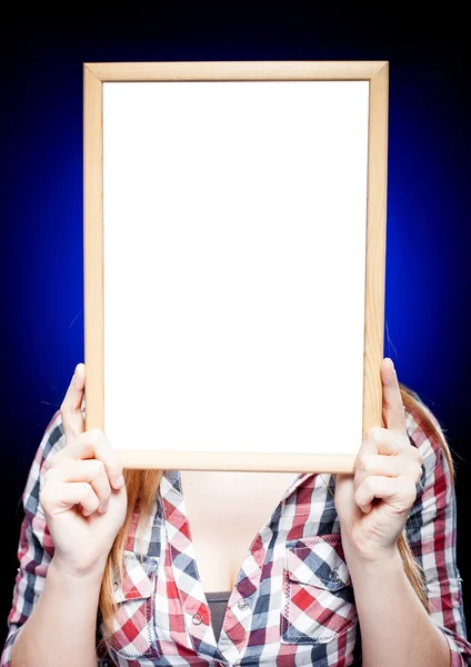 Mujer con el marco vacío, copyspace — Foto de Stock