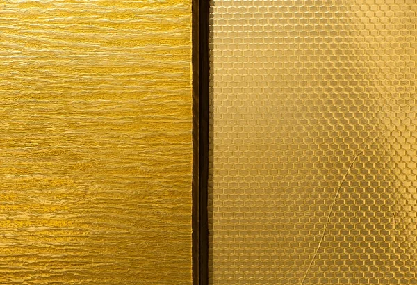 Textura de vidro amarelo com padrão — Fotografia de Stock