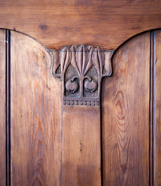 Faragott fából készült részletek, régi bútorok — Stock Fotó