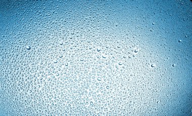 Mavi Arkaplanda Su Damlaları