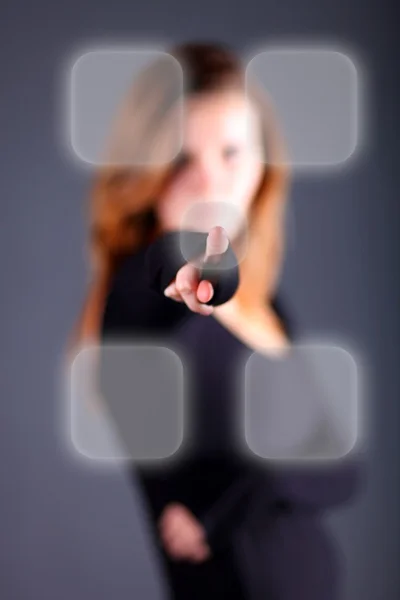 Mujer de negocios presiona el botón en la pantalla táctil —  Fotos de Stock