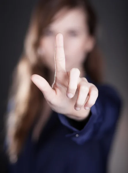 女性の手、1 本の指が何かを指しています。 — ストック写真