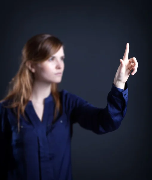 Frauenhand, ein Finger zeigt auf etwas — Stockfoto