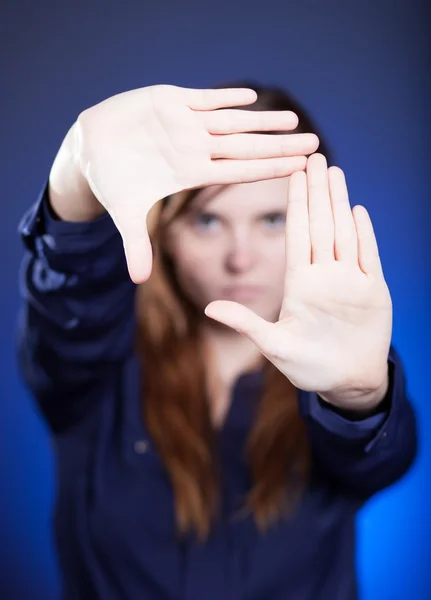 Woman's two hands framing composition, forming space — Stock Photo, Image