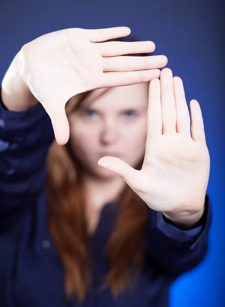 Woman's two hands framing composition, forming space — Stock Photo, Image