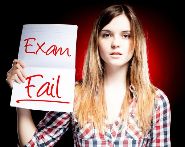 失败的测试或考试和失望的女孩 — 图库照片