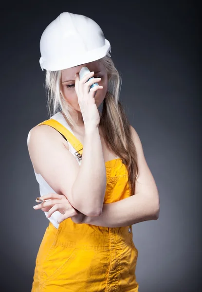 Depressief architect vrouw bouwvakker — Stockfoto