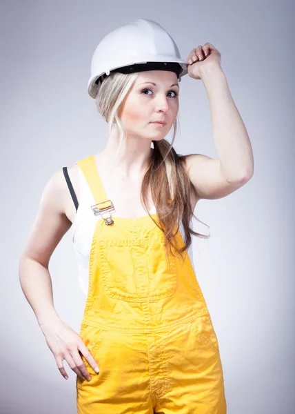 Jonge bouwer craftswoman, bouwvakker — Stockfoto