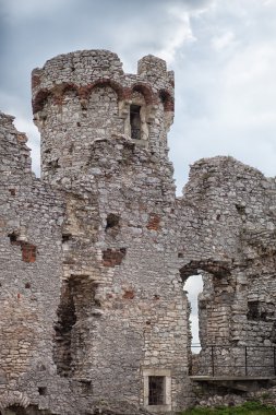 Ortaçağ taş kale kalıntıları, illüstrasyon