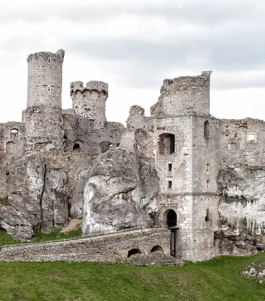 Руины средневекового каменного замка, иллюстрация — стоковое фото