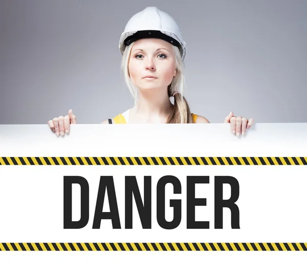 Werknemer bedrijf gevaar teken op informatiebord — Stockfoto