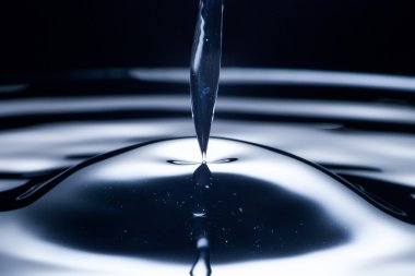 soyut su sıçrama yakın up, mavi renk