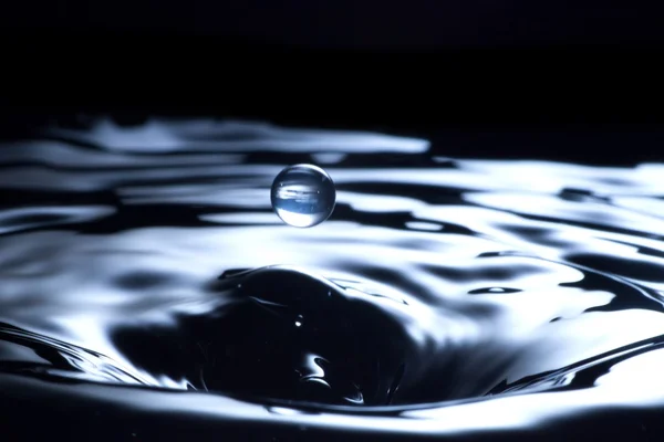 Goccia d'acqua macro, liquido pulito e fresco — Foto Stock