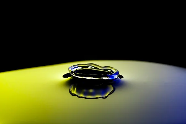 Eau éclaboussure macro, liquide coloré — Photo