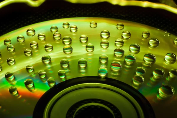 Abstrato fundo da música, gotas de água em CD DVD — Fotografia de Stock