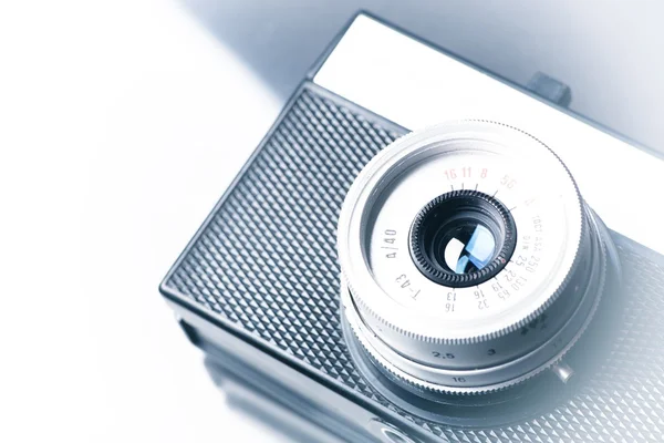 Alte Vintage-Kamera auf Hintergrund, Kopierraum — Stockfoto