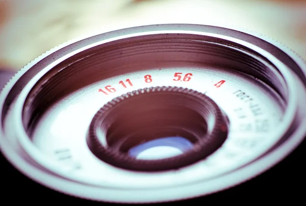 Primer plano de la vieja cámara, estilo vintage — Foto de Stock