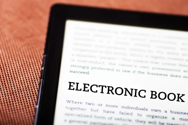 Libro electrónico en ebook, concepto de la tableta — Foto de Stock