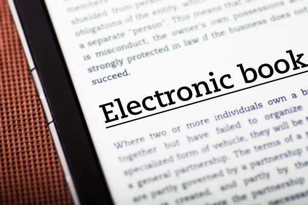 Libro electrónico en la pantalla de la tableta, concepto del ebook — Foto de Stock