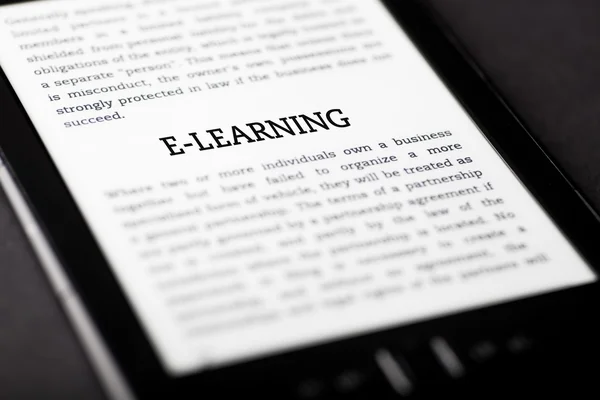 Libro e-learning su tablet touchpad, concetto di ebook — Foto Stock