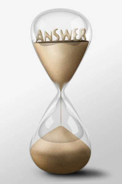Reloj de arena con respuesta hecha de arena. Concepto de incertidumbre —  Fotos de Stock