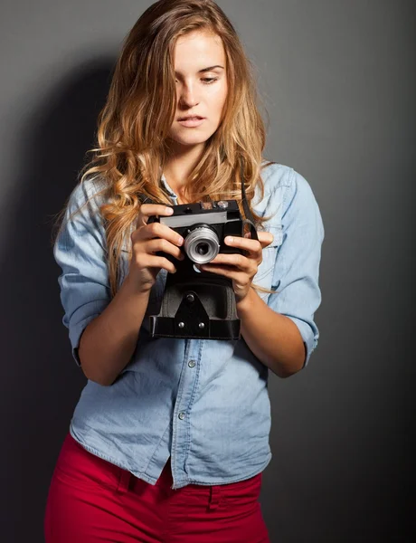 Sexy woman in long sleeve white t-shirt, dark background — Stock Photo, Image